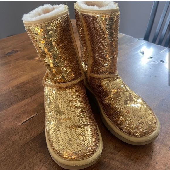Rare sparkly gold Uggs - Picture 3 of 5